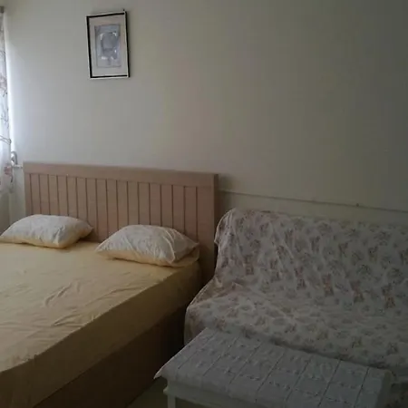 Chan Kim Don Mueang Guest House Triple Room